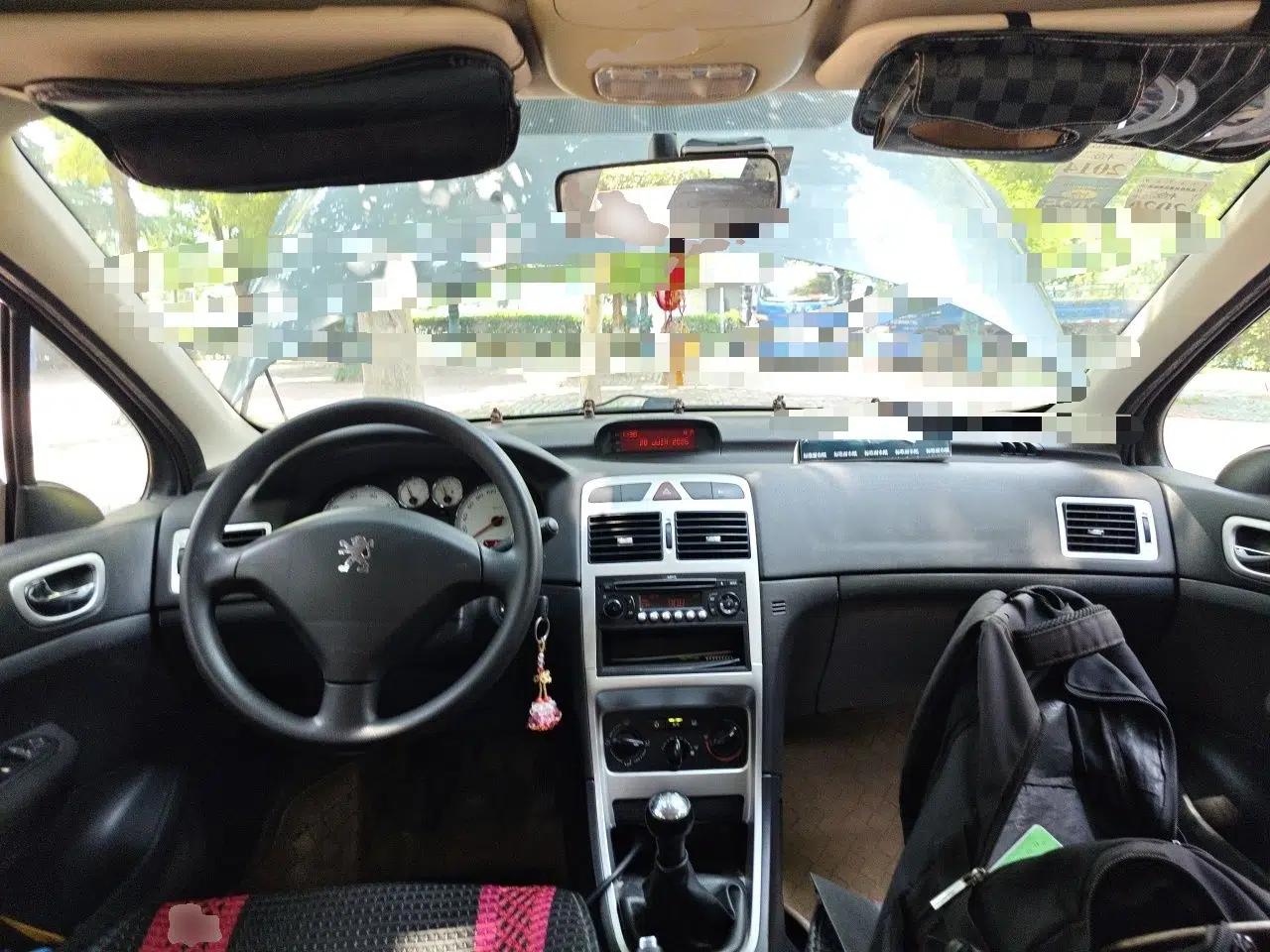 Peugeot 307 2010 Sedan 1.6L Manual Comfort Edition — миниатюра 9