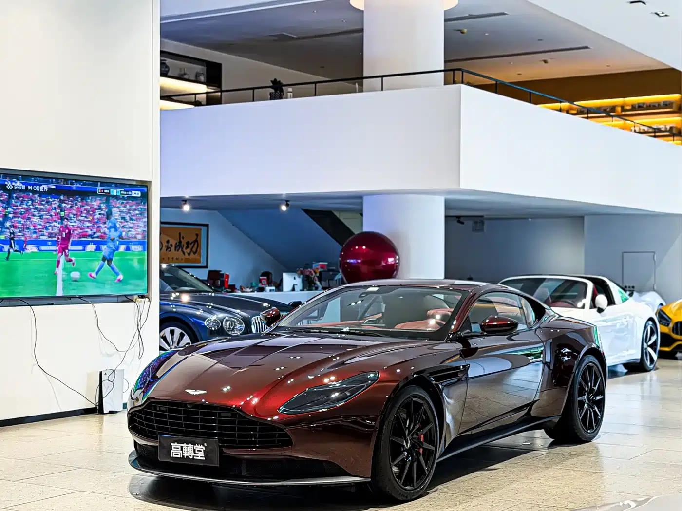 Aston Martin DB11 2020 4.0T V8 Coupe — миниатюра 1