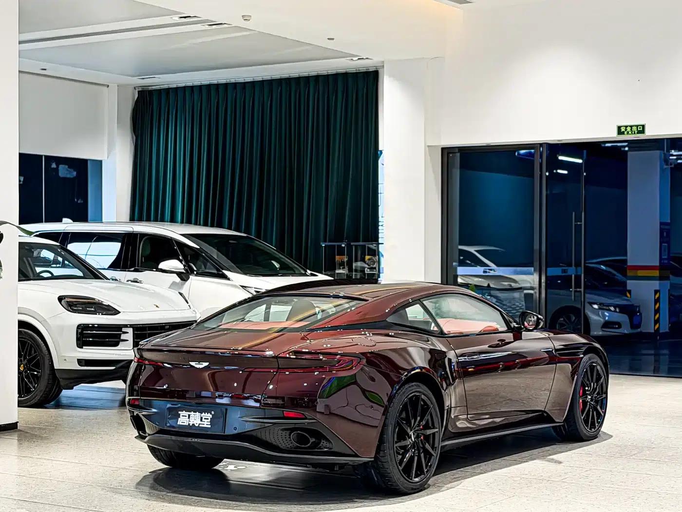 Aston Martin DB11 2020 4.0T V8 Coupe — миниатюра 4