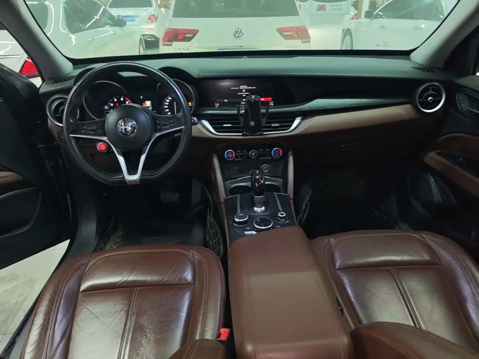 Alfa Romeo Stelvio 2017 2.0T 200HP Elite Edition — миниатюра 17