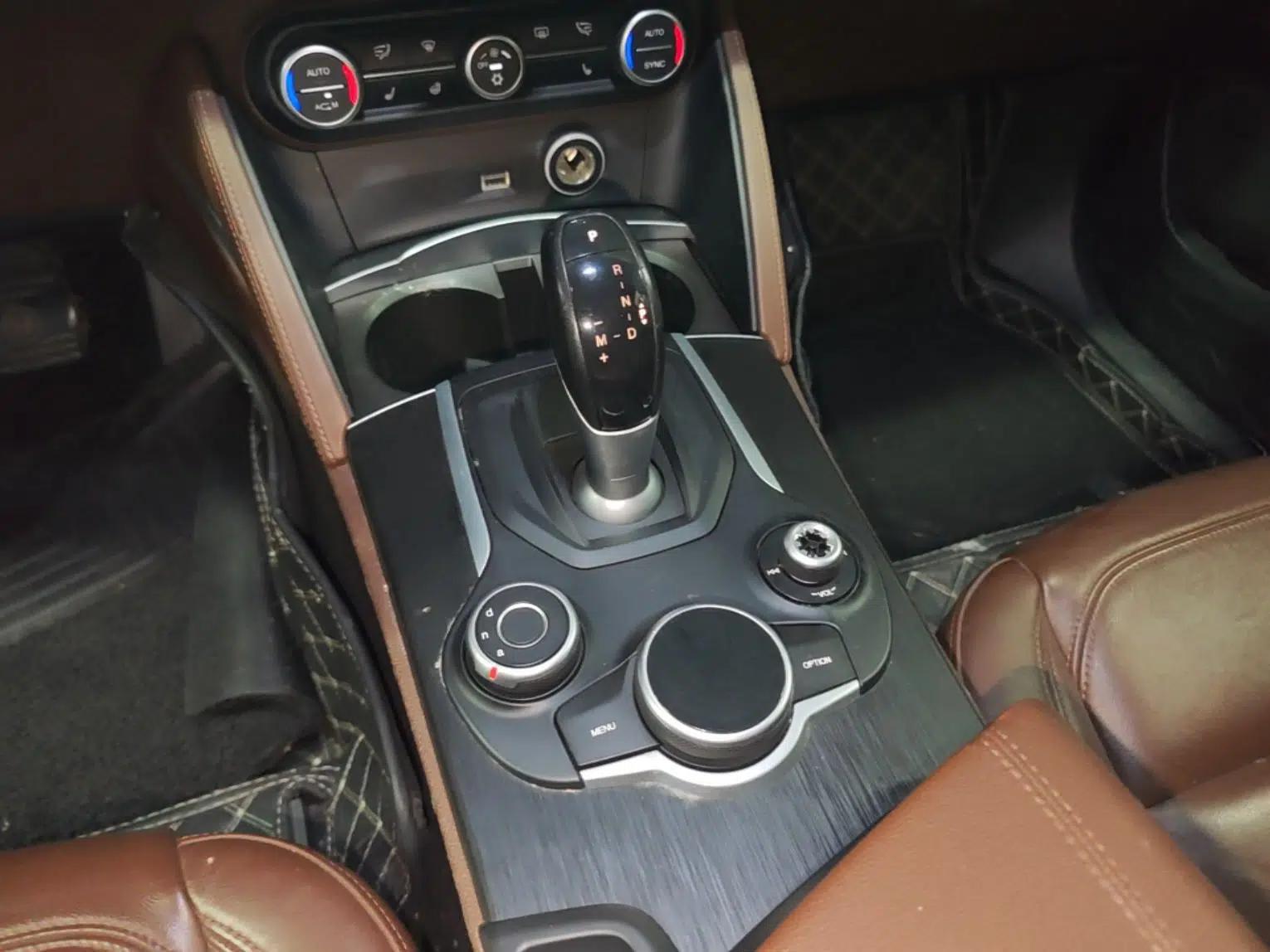 Alfa Romeo Stelvio 2017 2.0T 200HP Elite Edition — миниатюра 21