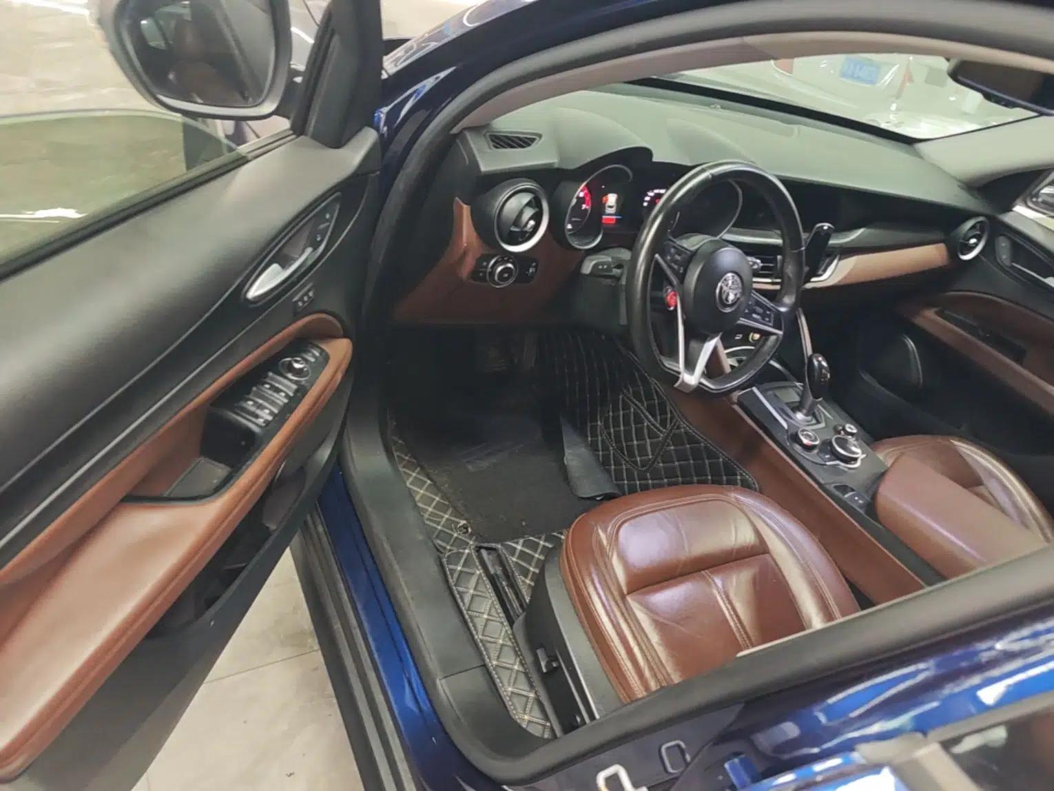 Alfa Romeo Stelvio 2017 2.0T 200HP Elite Edition — миниатюра 23