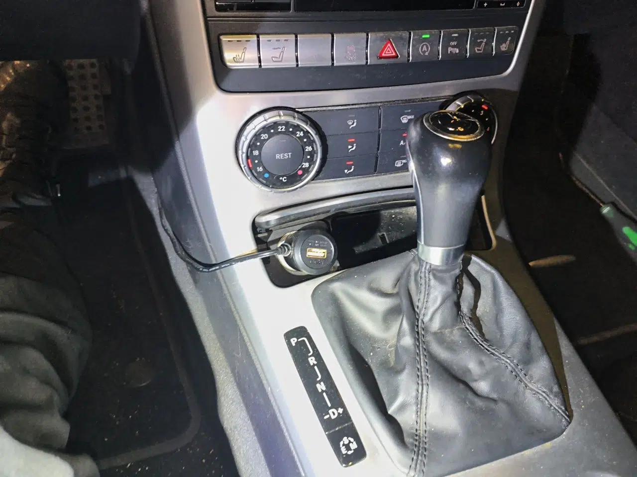 Mercedes-Benz SLK-Class 2011 SLK 200 Fashion Model — миниатюра 14