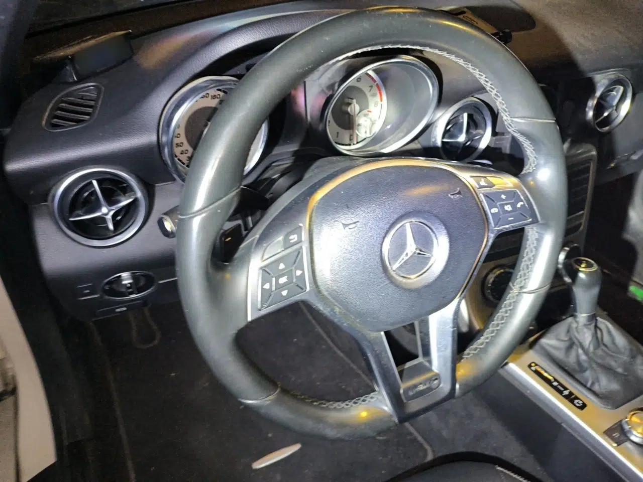 Mercedes-Benz SLK-Class 2011 SLK 200 Fashion Model — миниатюра 10