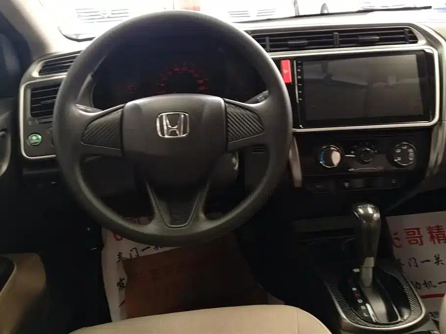 2016 Honda Greiz 1.5L CVT Classic Edition — миниатюра 15