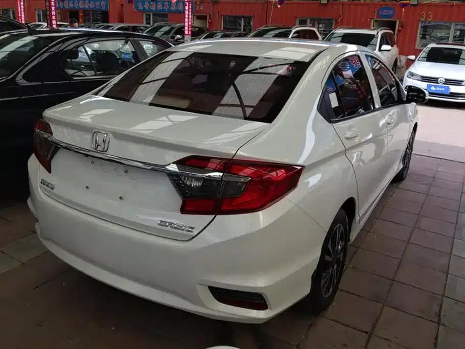 2016 Honda Greiz 1.5L CVT Classic Edition — миниатюра 3