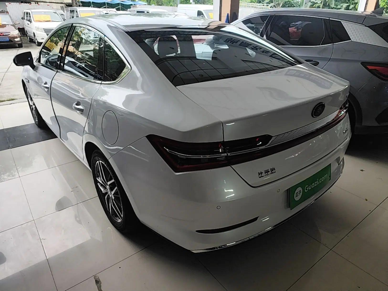 BYD Qin Pro New Energy 2018 DM 1.5TI Automatic Smart Connect Elite Model — миниатюра 13