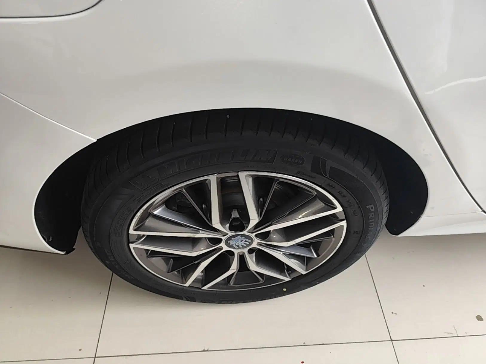 BYD Qin Pro New Energy 2018 DM 1.5TI Automatic Smart Connect Elite Model — миниатюра 16