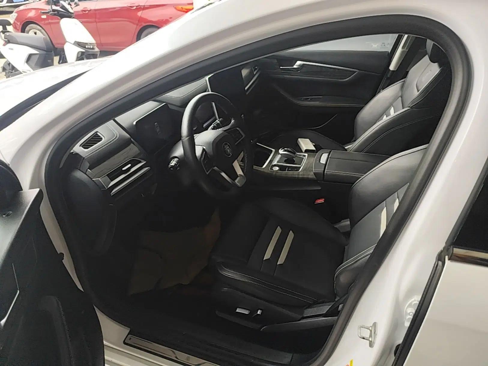BYD Qin Pro New Energy 2018 DM 1.5TI Automatic Smart Connect Elite Model — миниатюра 22