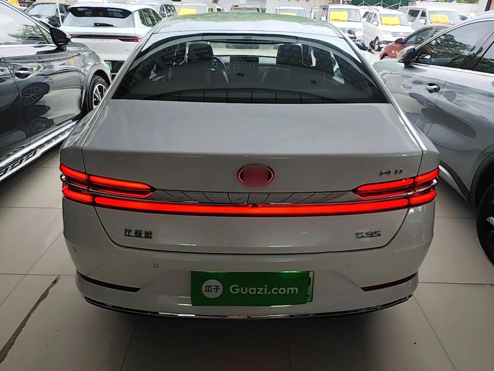 BYD Qin Pro New Energy 2018 DM 1.5TI Automatic Smart Connect Elite Model — миниатюра 5