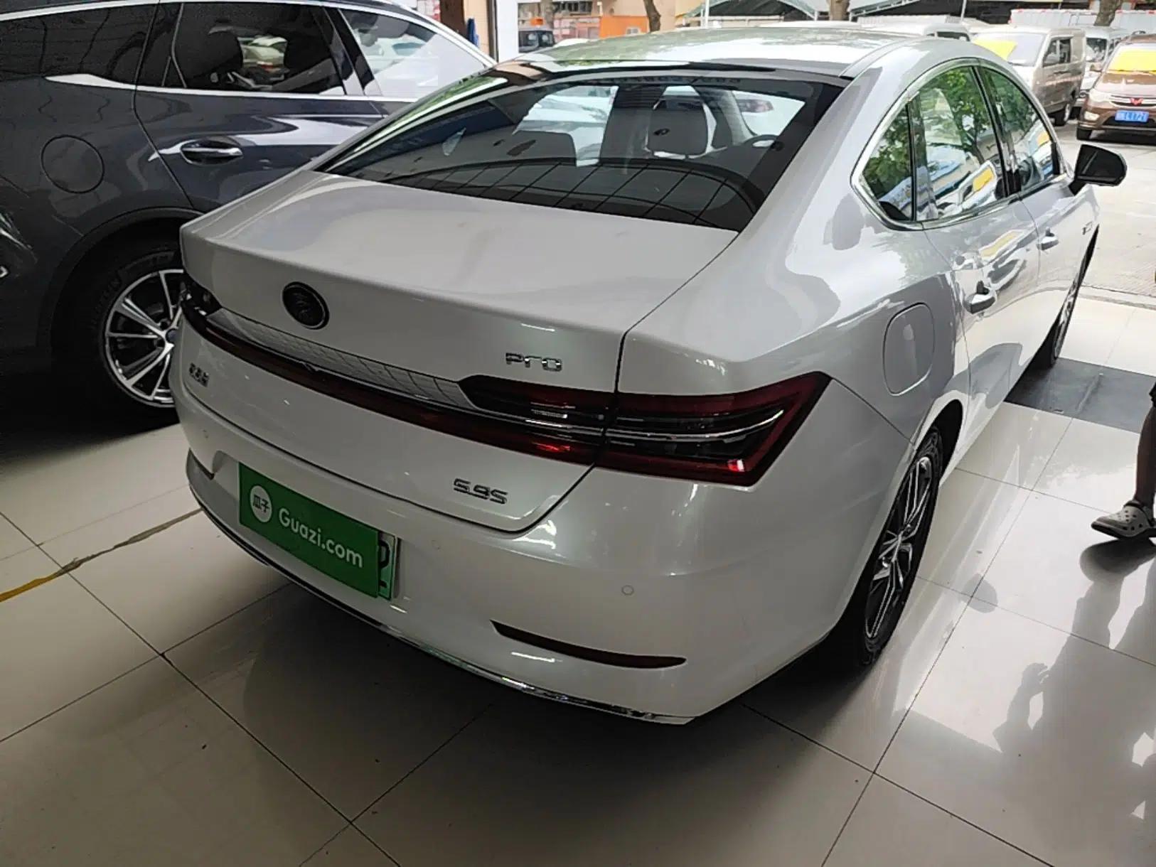 BYD Qin Pro New Energy 2018 DM 1.5TI Automatic Smart Connect Elite Model — миниатюра 6