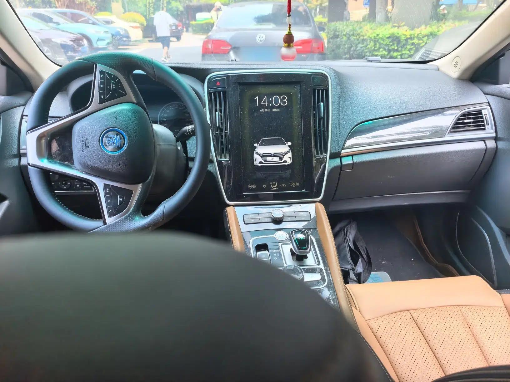BYD Qin Pro New Energy 2018 DM 1.5TI Automatic Smart Connect Enjoyment Model — миниатюра 9