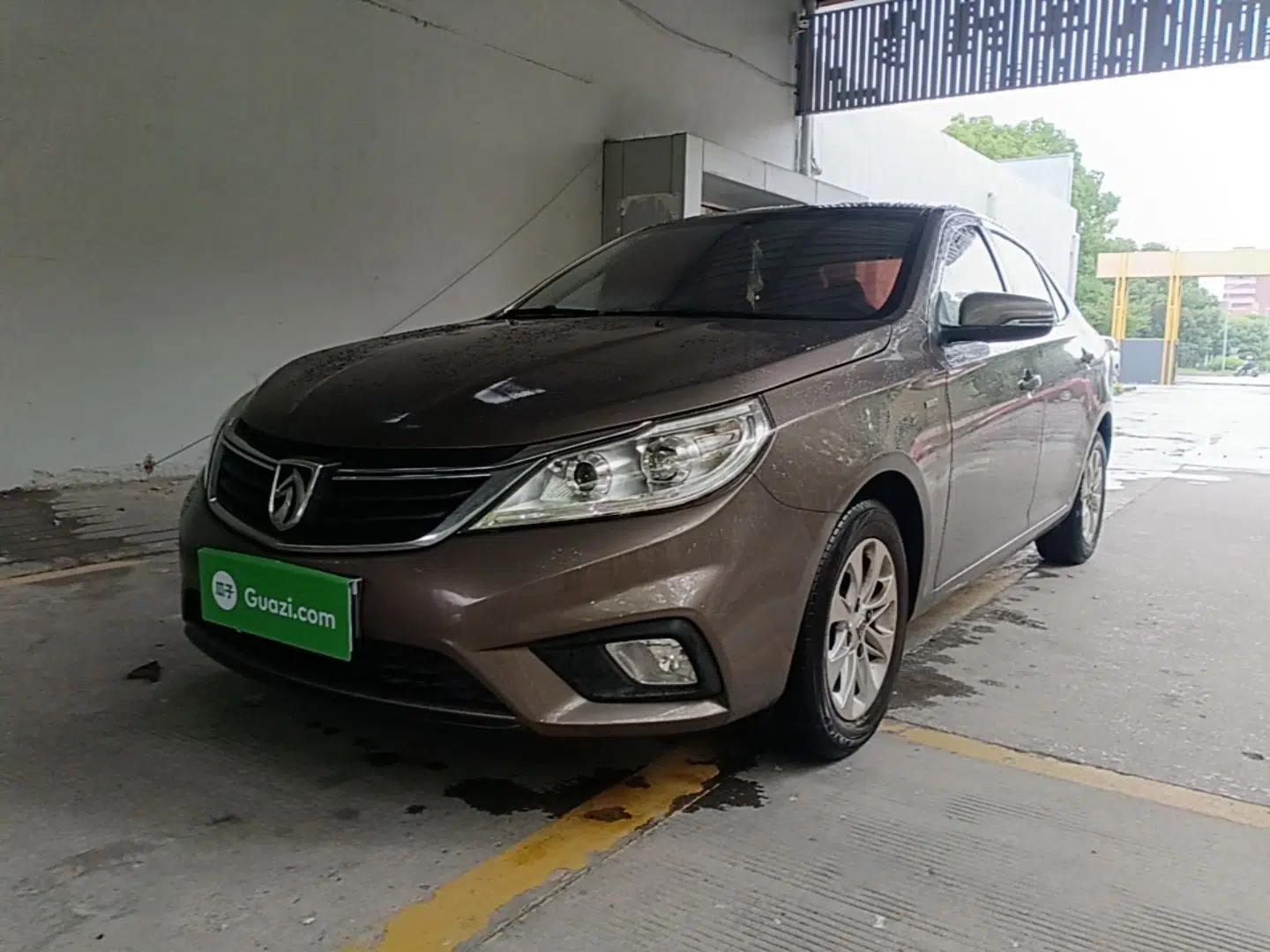 Baojun 630 2016 1.5L manual Comfort trim level — миниатюра 1
