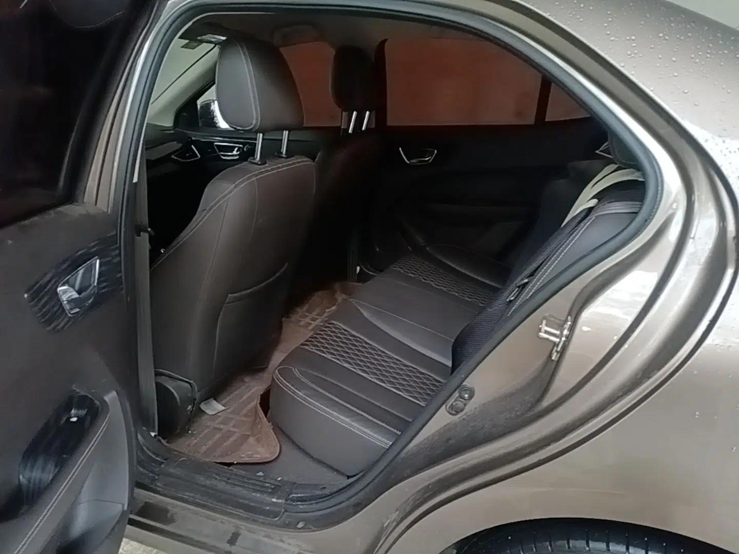 Baojun 630 2016 1.5L manual Comfort trim level — миниатюра 20