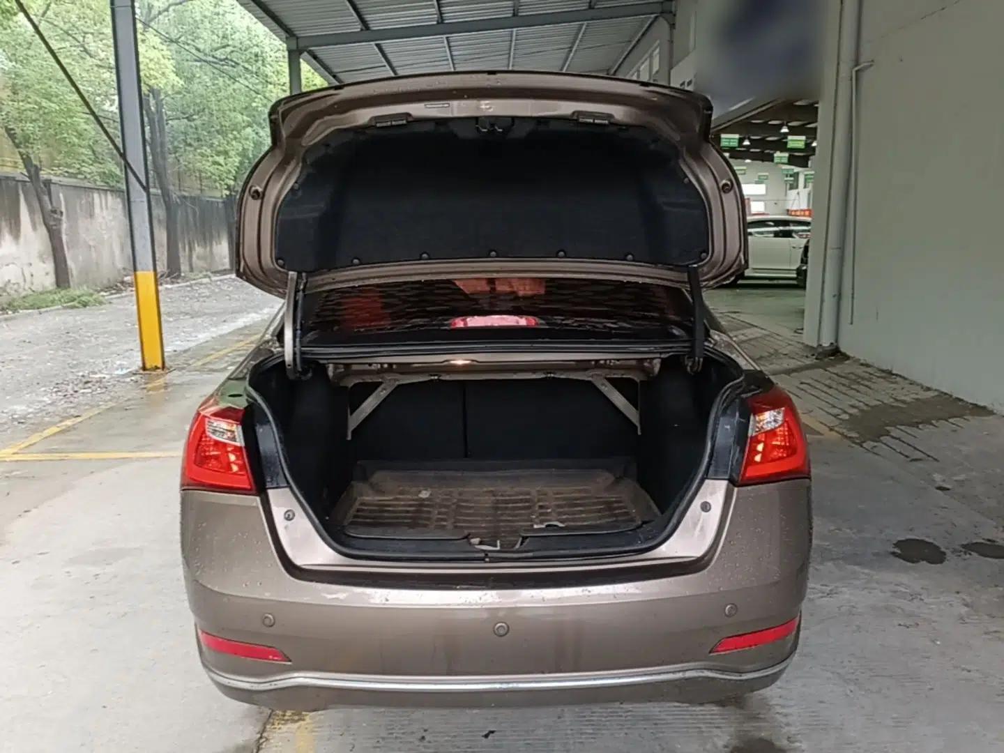 Baojun 630 2016 1.5L manual Comfort trim level — миниатюра 22