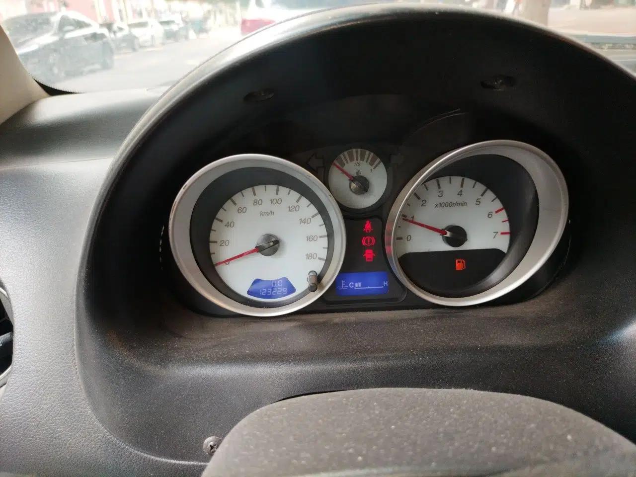 Baojun Lechi 2012 Revised Version 1.2L Manual Sporty Edition Dynamic Type — миниатюра 11