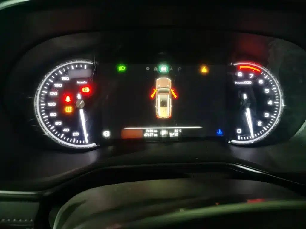Roewe RX8 2018 30T Intelligent Internet Two-Wheel Drive Supreme Edition — миниатюра 4