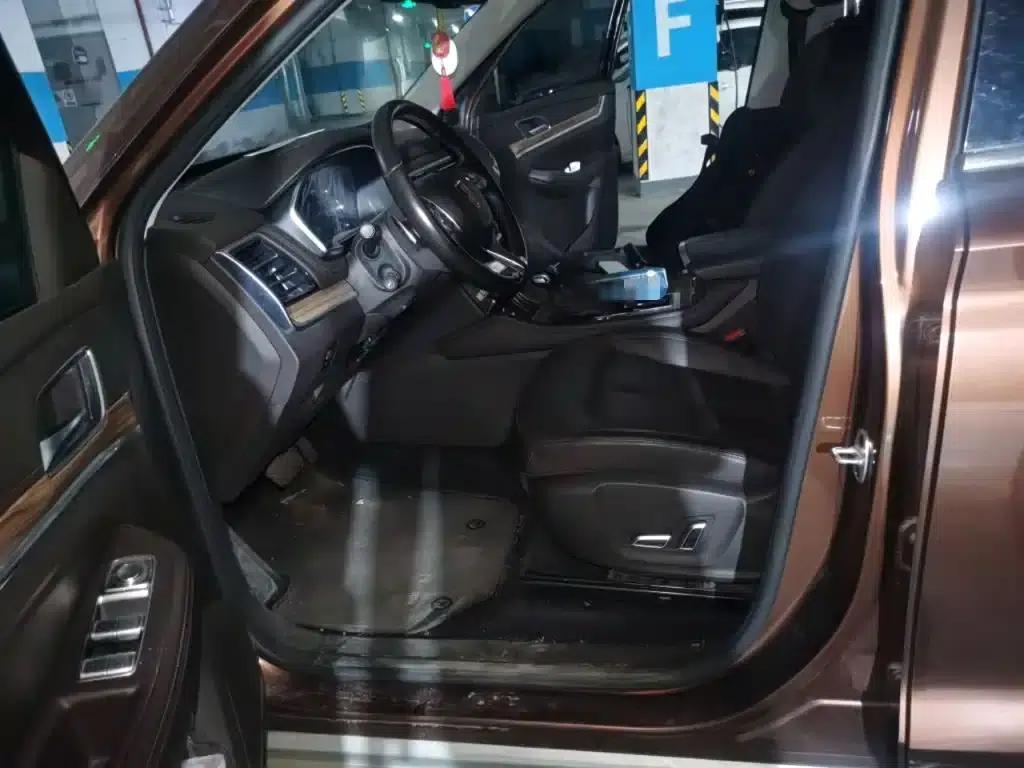 Roewe RX8 2018 30T Intelligent Internet Two-Wheel Drive Supreme Edition — миниатюра 8