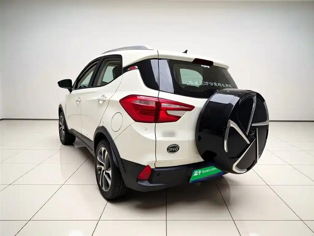2016 Yuan 1.5L Manual Premium Model — миниатюра 4