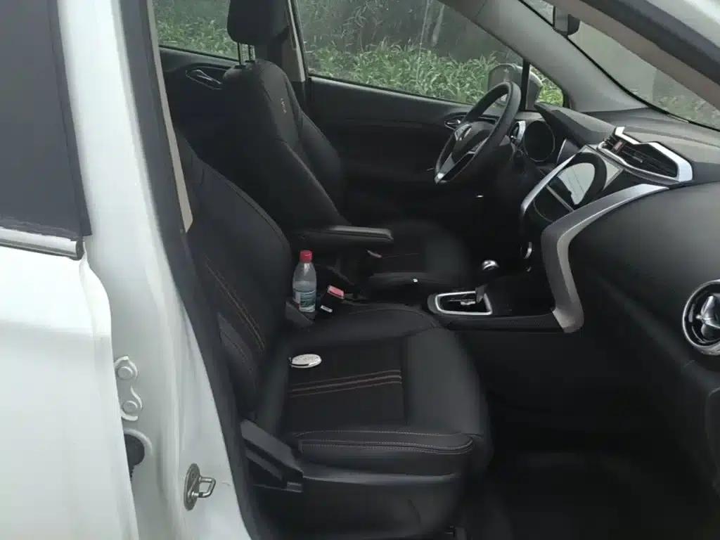 2017 Yuan 1.5L Automatic Cool Connected Edition — миниатюра 25