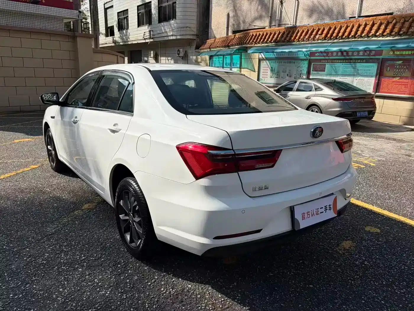 Qin 2019 1.5L Automatic Deluxe Edition — миниатюра 7