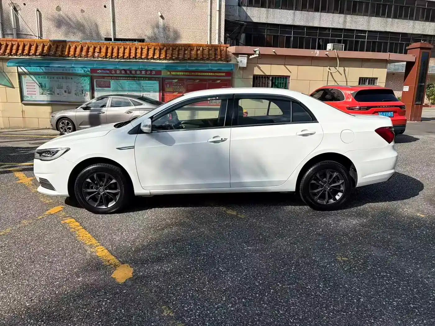 Qin 2019 1.5L Automatic Deluxe Edition — миниатюра 8