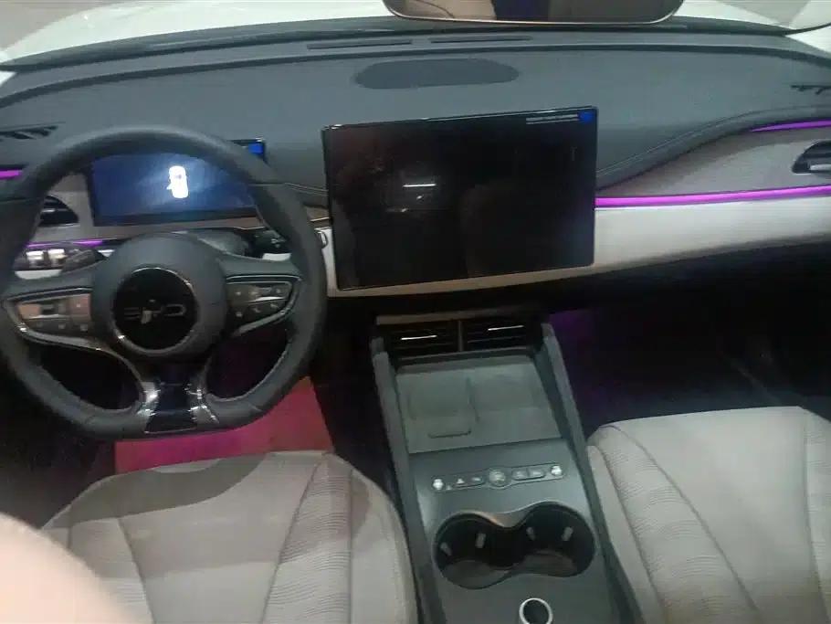 Seal 06 DM-i Touring Edition 2025 DM-i 150KM Flagship Model — миниатюра 12
