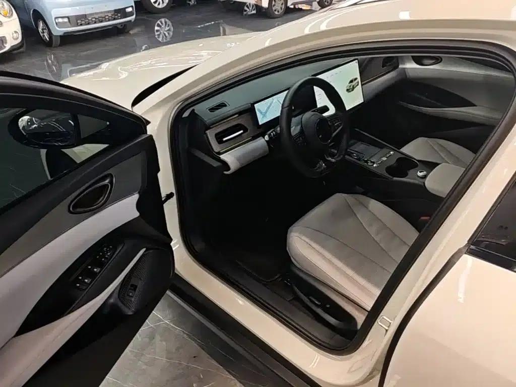 Seal 06 DM-i Touring Edition 2025 DM-i 150KM Flagship Model — миниатюра 16