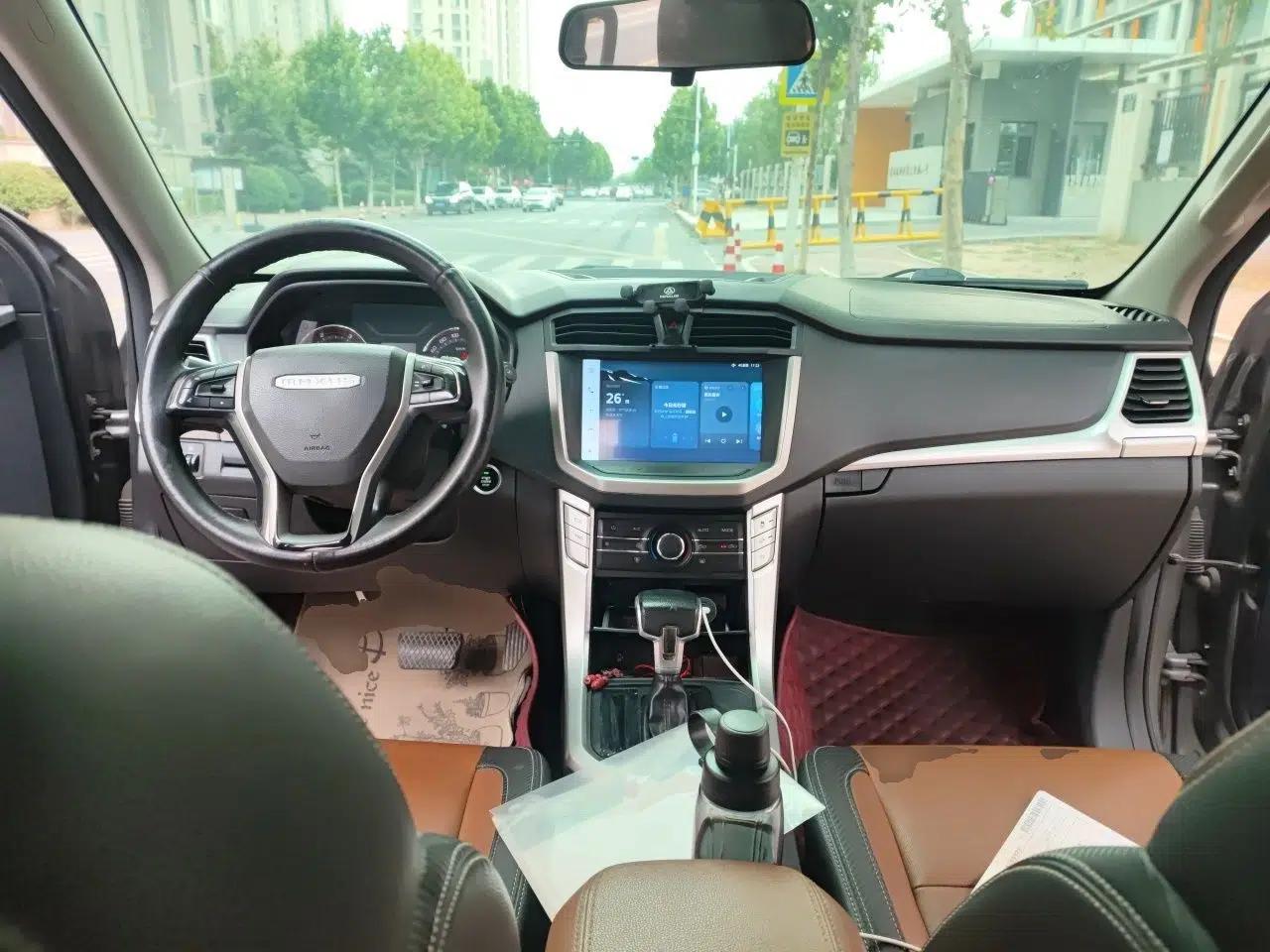 SAIC MAXUS T70 2021 2.0T Diesel Automatic Two-Wheel Drive Elite Version with Long Bed and High Ground Clearance — миниатюра 9
