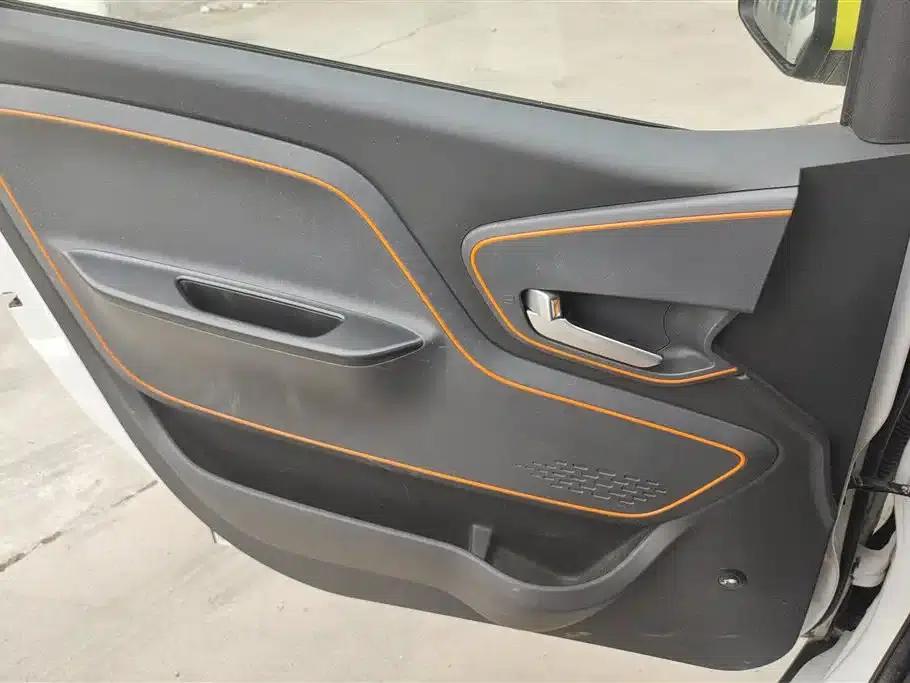 Baojun E100 2019 Model 250KM Smart Edition — миниатюра 6