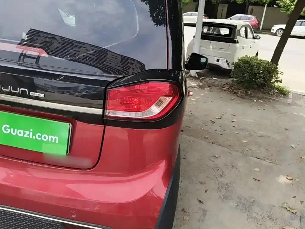 Baojun E100 2019 Model 250KM Smart Edition — миниатюра 8