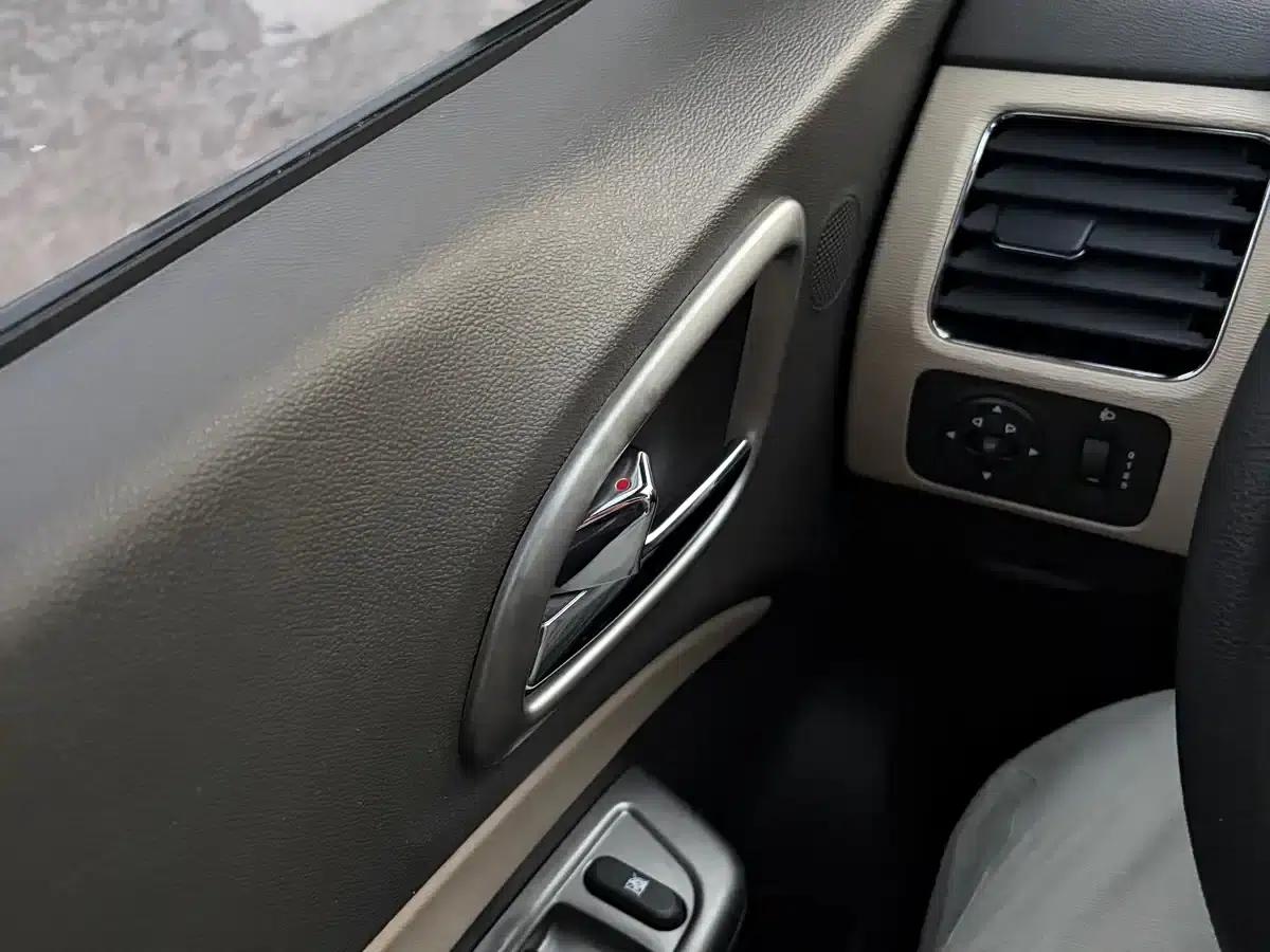 Baojun 630 2012 1.5L DVVT Automatic Comfort Model — миниатюра 17