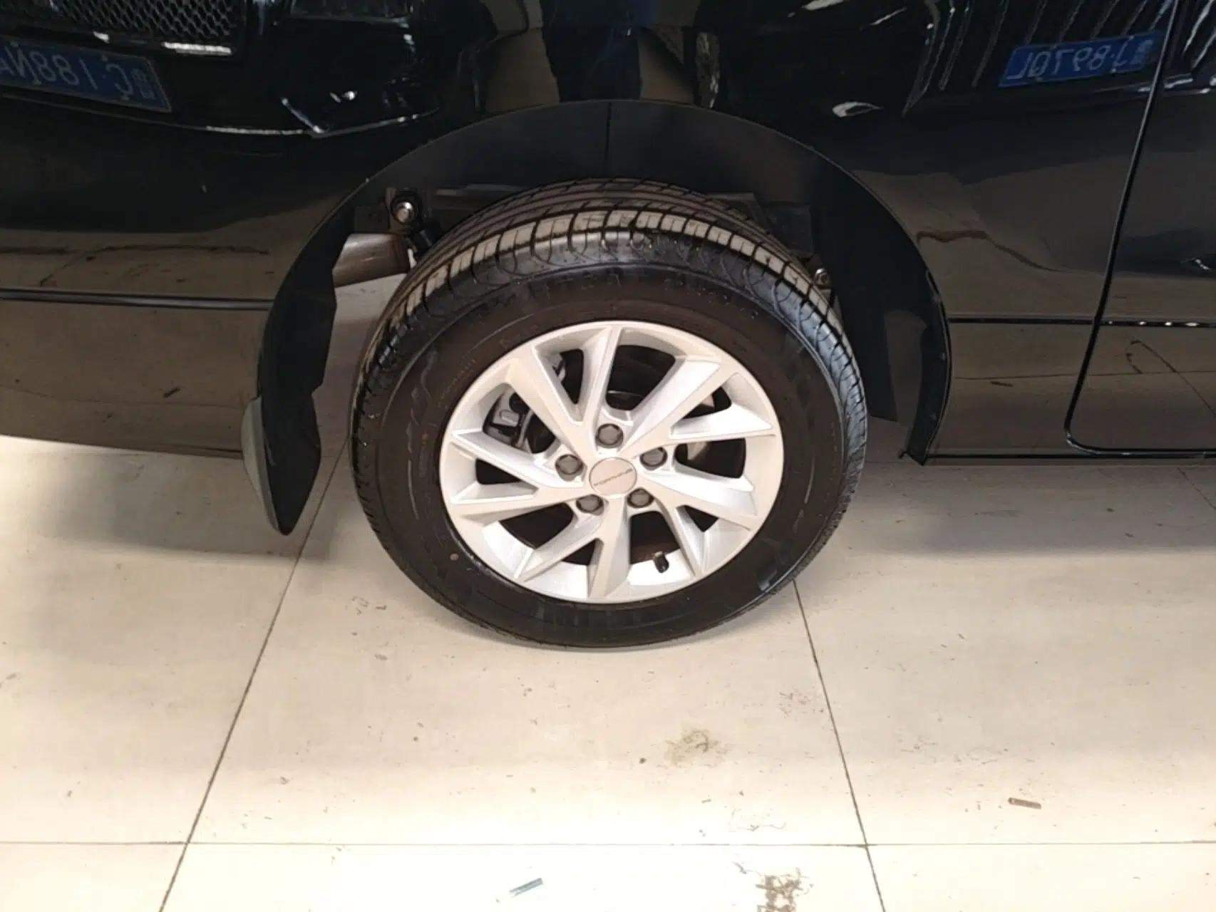 FORTHING Lingzhi PLUS 2025 Model 1.5T Manual Luxury Edition 7-seater — миниатюра 11