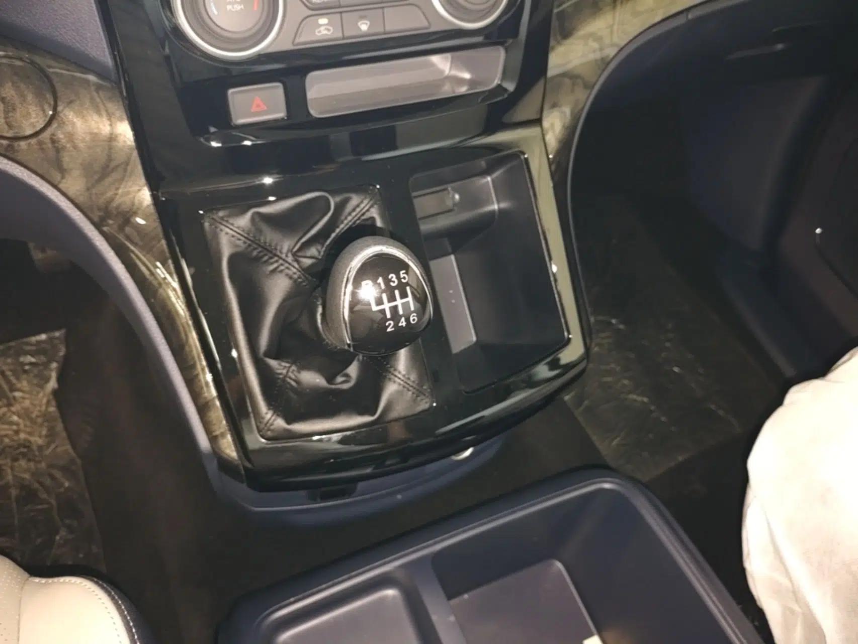 FORTHING Lingzhi PLUS 2025 Model 1.5T Manual Luxury Edition 7-seater — миниатюра 16