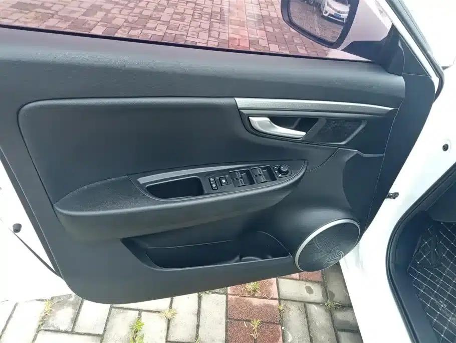 Besturn B50 2016 1.6L Manual Deluxe Edition — миниатюра 7