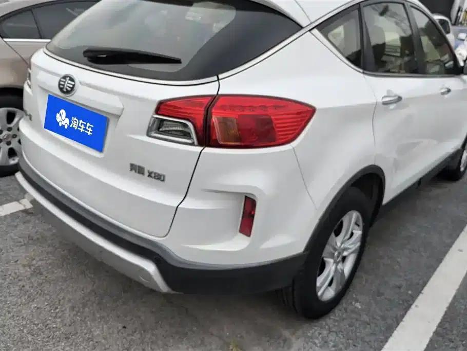 Besturn X80 2015 2.0L Automatic Comfort Model — миниатюра 3