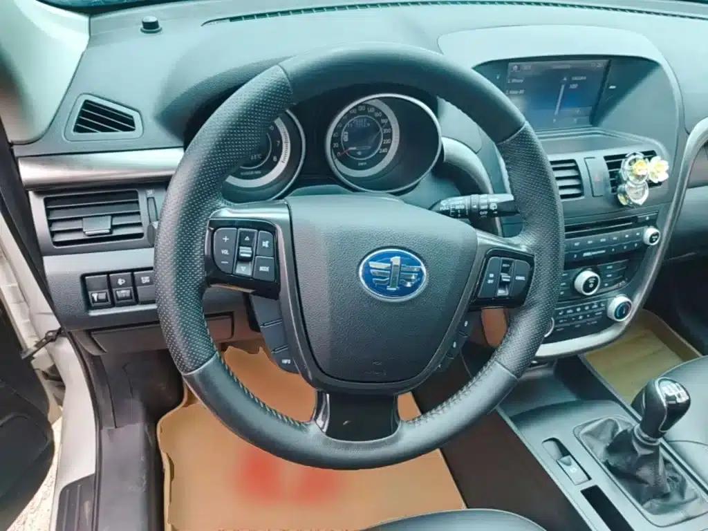 Besturn X80 2015 2.0L Manual Deluxe Edition — миниатюра 11