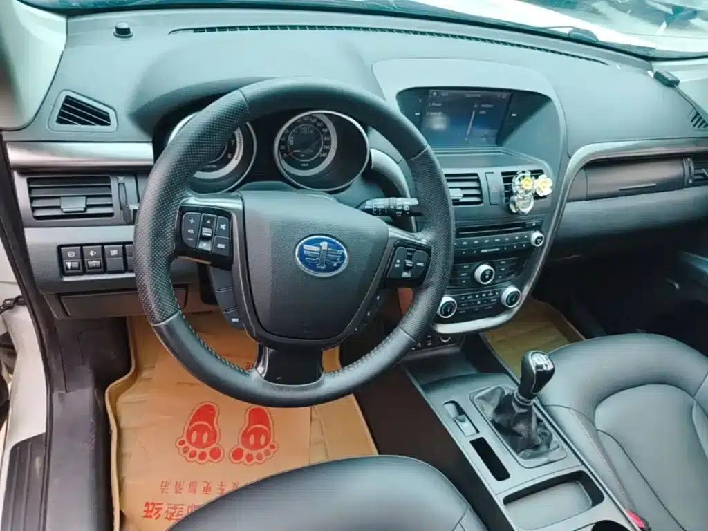 Besturn X80 2015 2.0L Manual Deluxe Edition — миниатюра 10