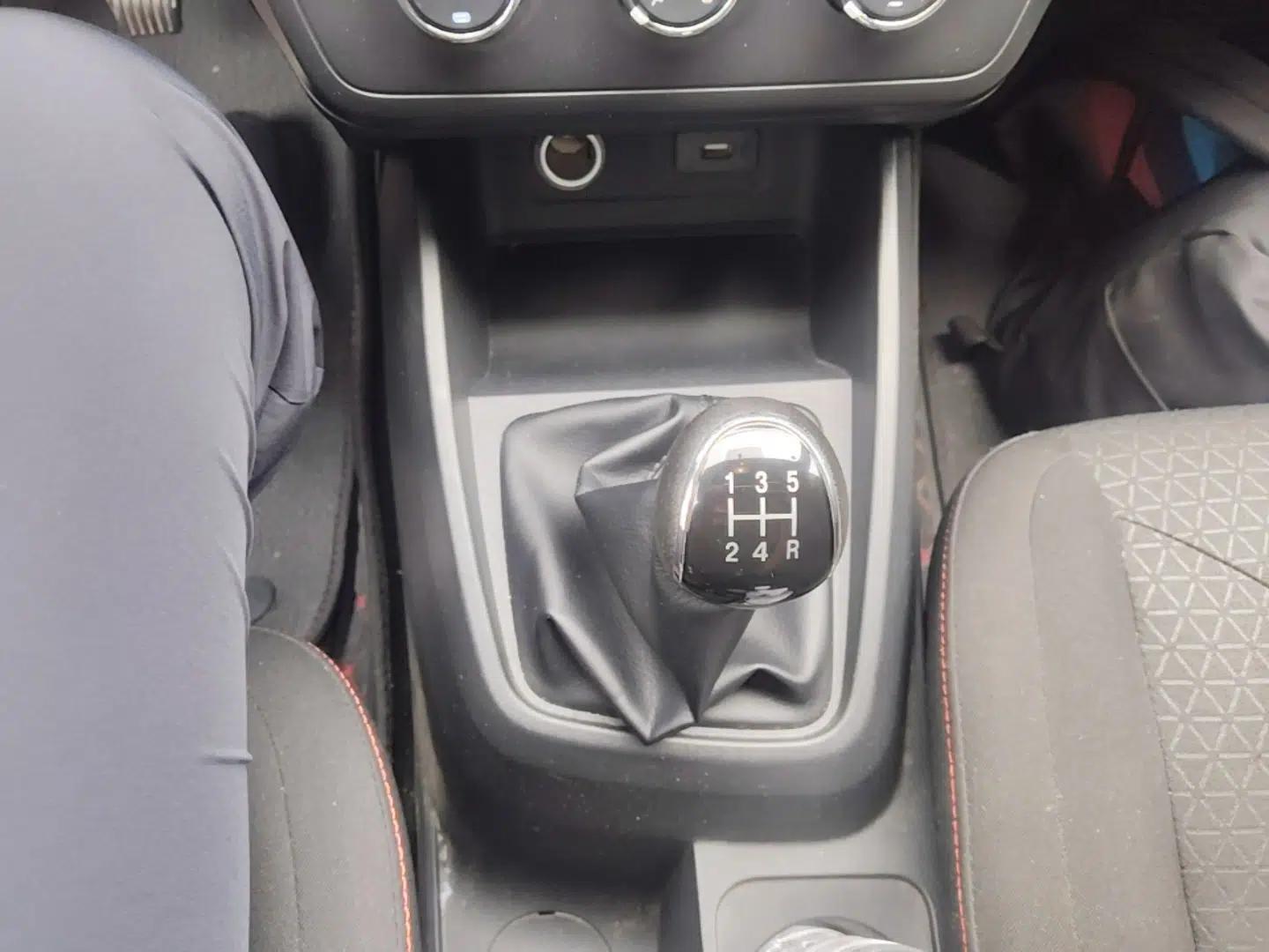 Dongfeng Fengon 380 2022 1.5L Standard Edition 7-Seater Passenger Vehicle — миниатюра 16
