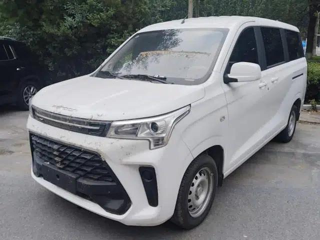 Dongfeng Fengon 380 2022 1.5L Standard Edition 7-Seater Passenger Vehicle