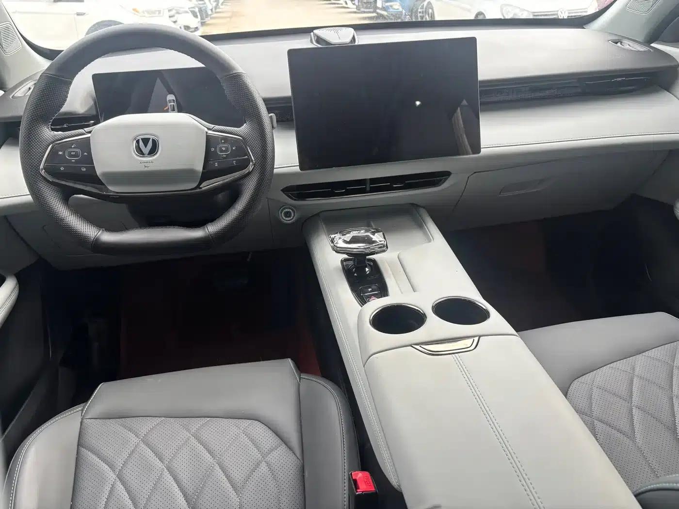 Changan UNI-Z New Energy 2024 Blue Whale Smart Electric iDD 125km Excellent Edition — миниатюра 5