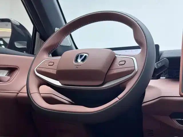 Changan UNI-Z New Energy 2024 Blue Whale Smart Electric iDD 125km Excellent Edition — миниатюра 6