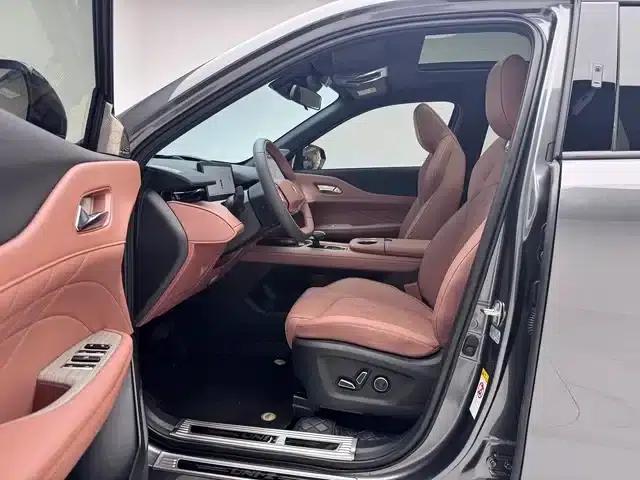 Changan UNI-Z New Energy 2024 Blue Whale Smart Electric iDD 125km Excellent Edition — миниатюра 8