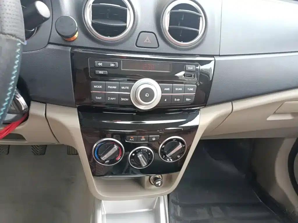 Yuexiang V3 2015 1.4L Manual Comfort Edition (National V Emission Standard) — миниатюра 13