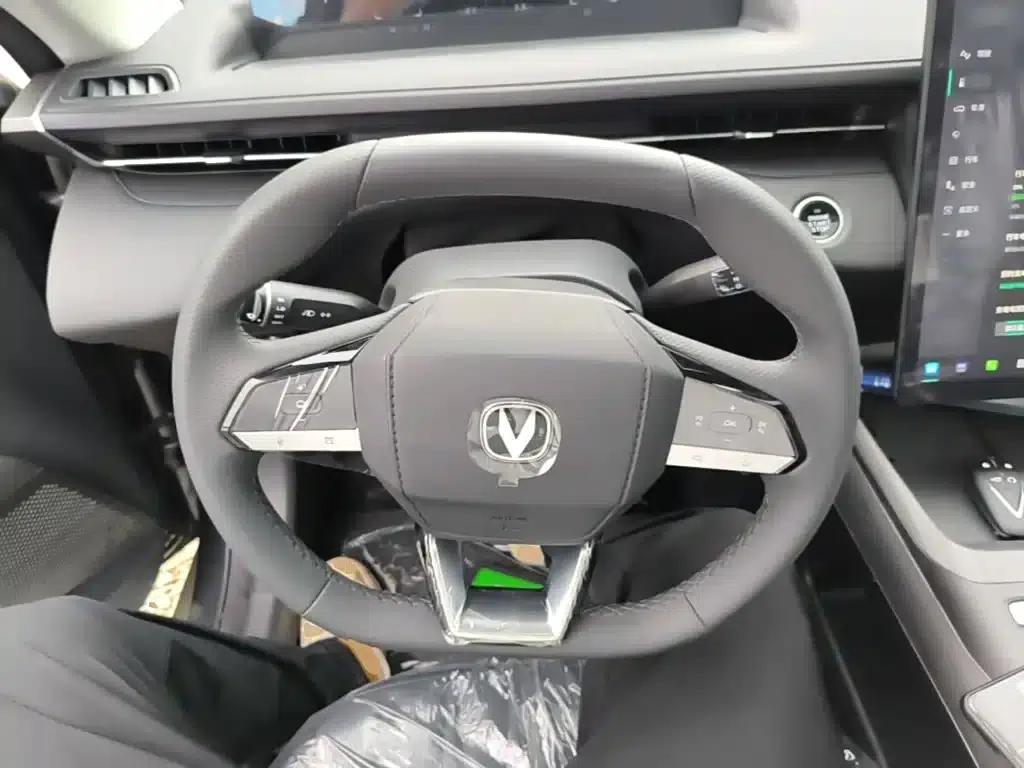 Changan Eado PHEV 2025 Smart Blue Whale 145KM Battleship Edition — миниатюра 11