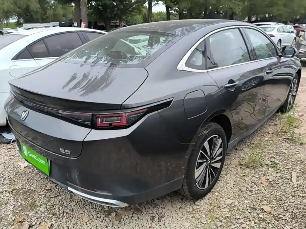 Changan Eado PHEV 2025 Smart Blue Whale 145KM Battleship Edition — миниатюра 7