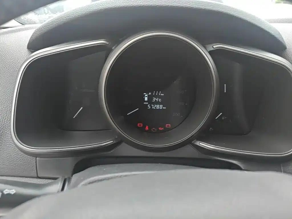 Changan Oushang CX70 2016 1.6L Manual Comfort Model — миниатюра 12