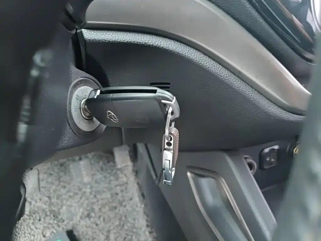 Changan Oushang CX70 2016 1.6L Manual Comfort Model — миниатюра 9