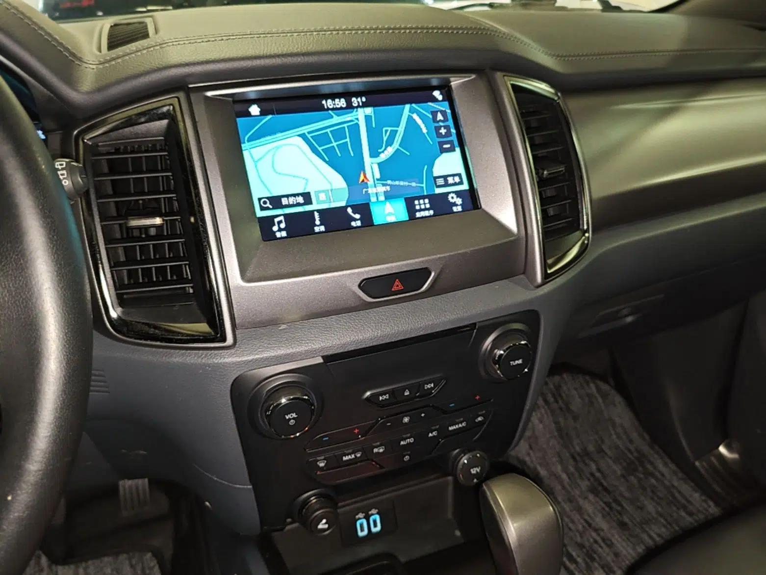 Ford Everest 2017 2.0T Gasoline Automatic 4x4 Luxury Edition 5 Seats — миниатюра 15