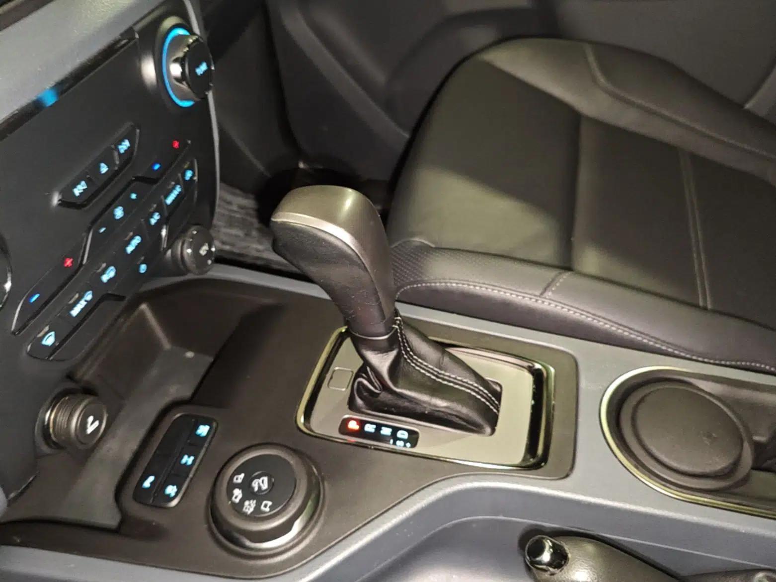 Ford Everest 2017 2.0T Gasoline Automatic 4x4 Luxury Edition 5 Seats — миниатюра 16